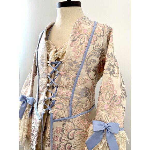 Handmade Marie Antoniette costume/cosplay - Picture 5 of 12